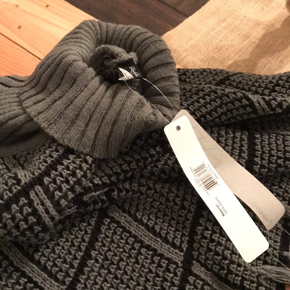 Brand new soft and cozy poncho! - Picture 4 of 4